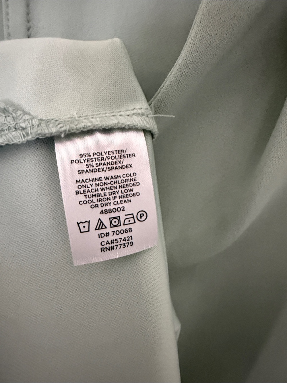 Ann Taylor Mint Green V-Neck Sleeveless Shell - Picture 4 of 4